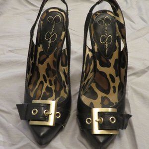A black and leopard print sole Jessica Simpson heel (size 7 1/2) Great condition